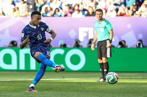 Kylian Mbappe transforme son penlaty lors de la victoire des Bleus en 16e de finale de la Coupe du monde contre le Paraguay, le 4 juillet 2026 à Philadelphie