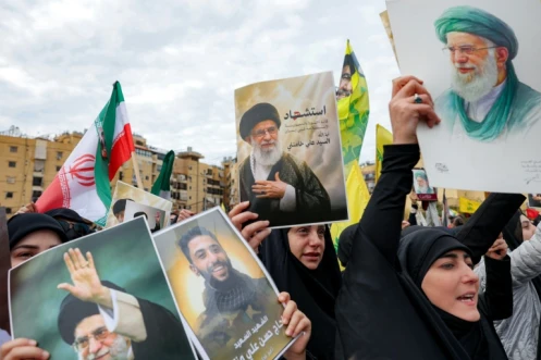 Rassemblement dans la banlieue sud de Beyrouth en hommage au guide suprême iranien Ali Khamenei, le 1er mars 2026 au Liban