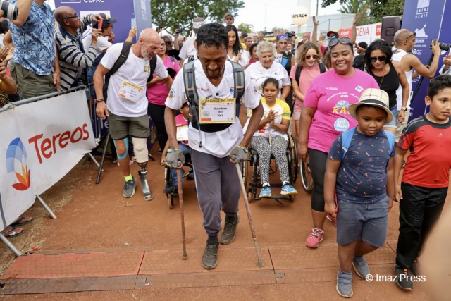 Grand Raid 2022 arrivée des joëlettes