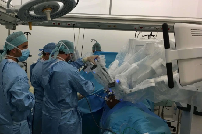 Le CHU de La Réunion célèbre sa 100ème intervention chirurgicale " robot assistée "