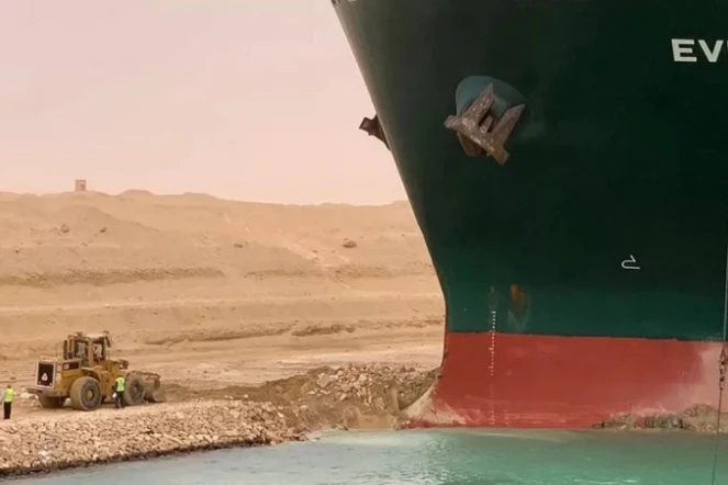 Egypte : un porte-conteneurs bloque le Canal de Suez, des dizaines de navires retardés 