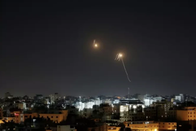 La défense aérienne israélienne intercepte des roquettes tirées depuis la bande de Gaza, le 7 avril 2023 ( AFP / MOHAMMED ABED )