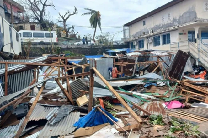 Débris, après le passage du cyclone Chido, à Mayotte, 14 décembre 2024