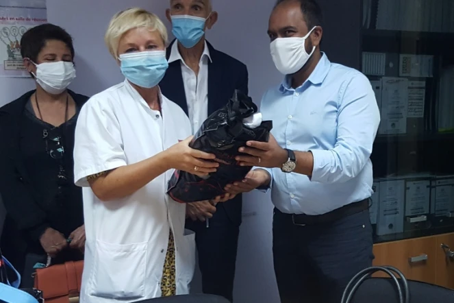 Le CHU de La Réunion fait don de 1.650 masques aux services sociaux de Saint-Pierre