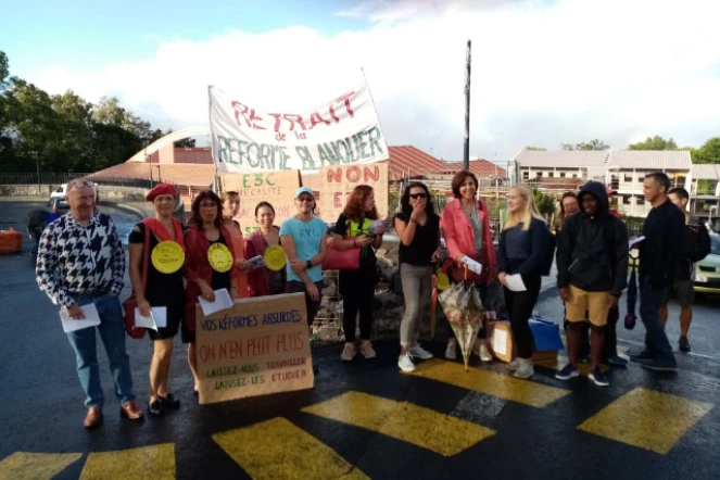 Les professeurs manifestent devant le lycée BoisJoly Potier