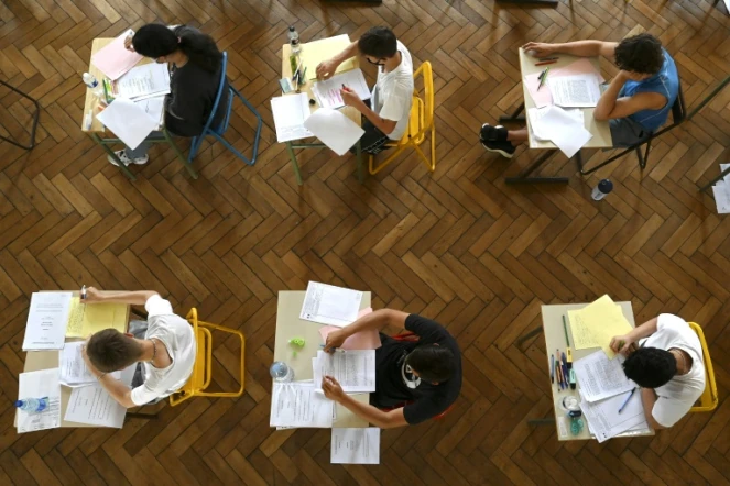 Des lycéens passent l'examen de français, première session d'épreuves du baccalauréat 2021, le 17 juin 2021 au lycée Pasteur de Strasbourg