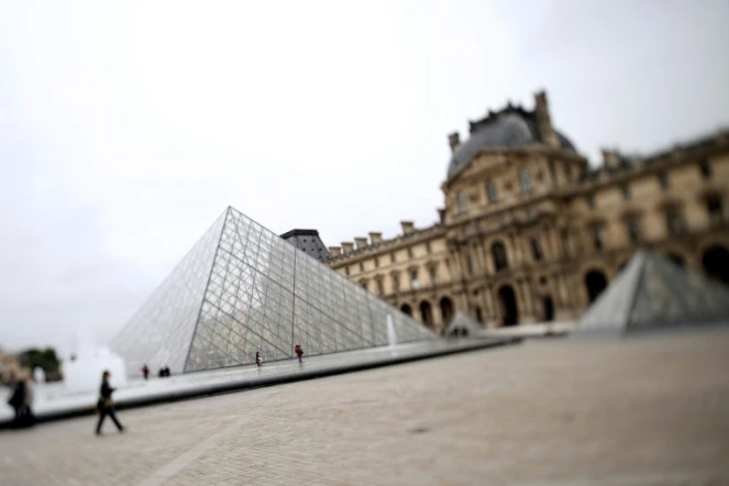 L'esplanade du Louvre, le 16 mai 2015 à Paris