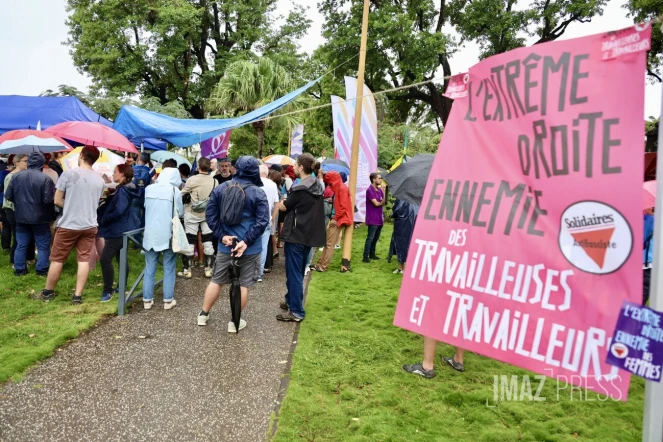 Face à l'extrême droite, faible mobilisation à Saint-Denis et surtout beaucoup de pluie [?]