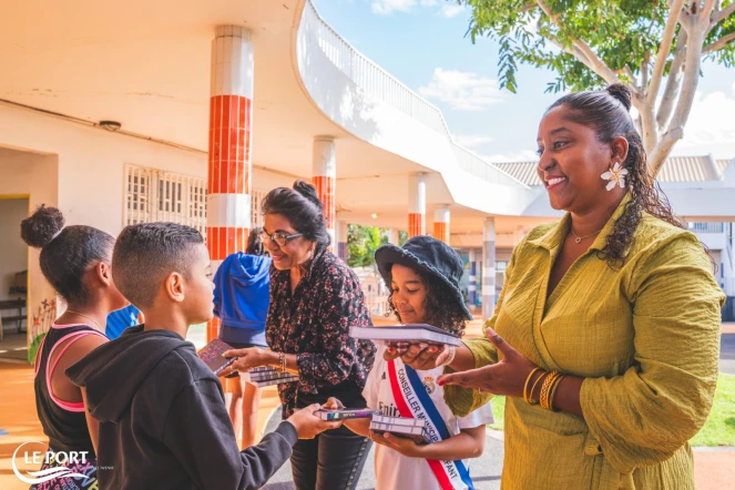 Des agendas scolaires distribués aux élèves du Port [?]