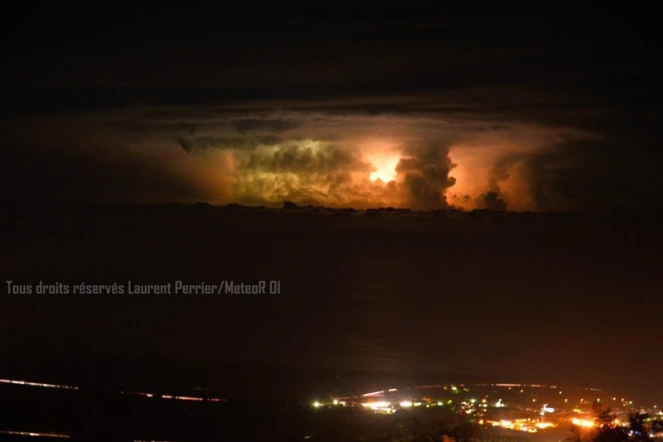 Ciel orageux au large de La Réunion