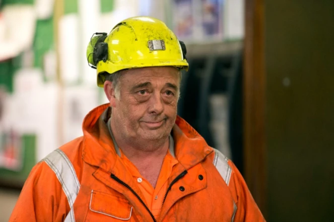 Un mineur termine son service dans la mine Kellingley dans le Yorkshire, lors du dernier jour d'exploitation de la mine le 18 décembre 2015