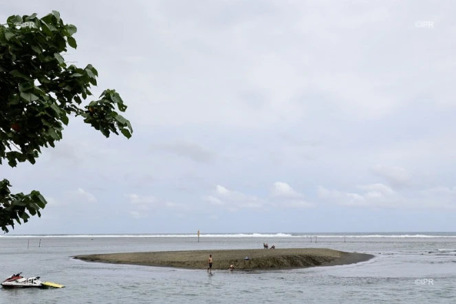  L'Etang-Salé : l'îlot éphémère est toujours là 