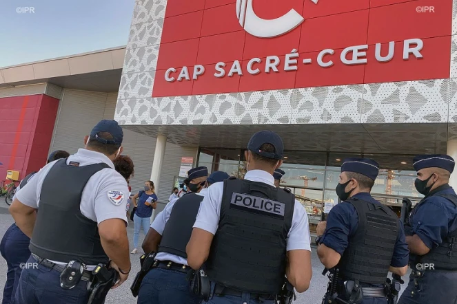 Covid-19 : la police contrôle les mesures sanitaires au Cap Sacré-Coeur