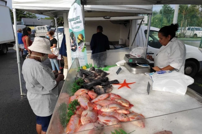 Un marché d'aquaculture péï organisé par l'interprofession ARIPA