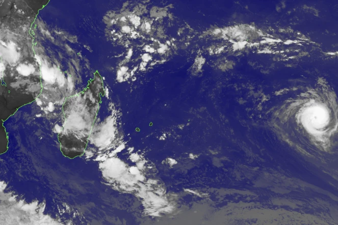 Le cyclone tropical Vince reste bien loin de toute terre habitée [?]