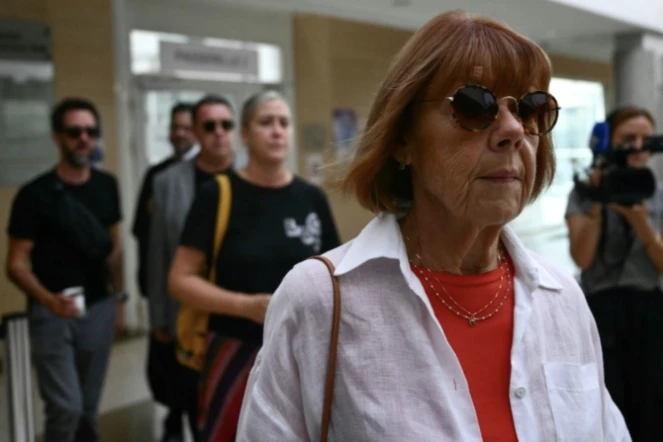 Gisèle Pelicot arrive au palais de justice d'Avignon, le 10 septembre 2024 ( AFP / Christophe SIMON )