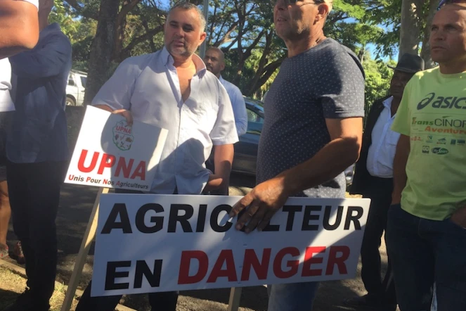 Mobilisation des agriculteurs de l'UPNA devant CTICS