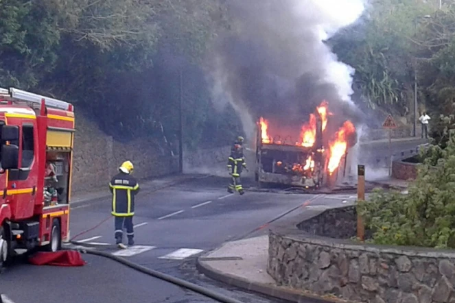 feu d\'un bus citais à la Montagne