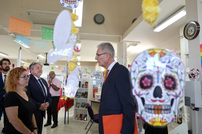 Rostane Mehdi, recteur de l'académie de La Réunion en visite au lycée Georges Brassens .