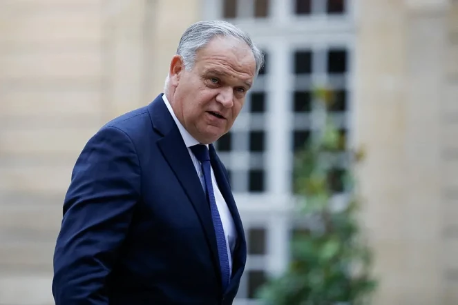 François-Noël Buffet (Les Républicains), nommé le 21 septembre 2024 ministre des Outre-Mer dans le gouvernement de Michel Barnier ( AFP / Geoffroy Van der Hasselt )