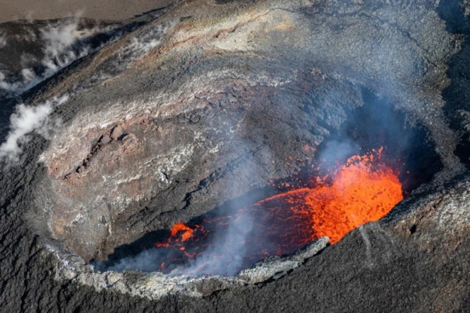 Volcan : 24ème jour d'éruption au Piton de la Fournaise
