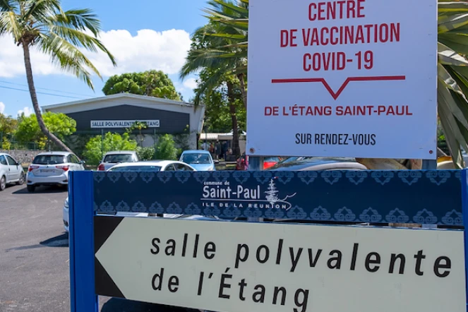 Inauguration du centre de vaccination à l'Étang Saint-Paul