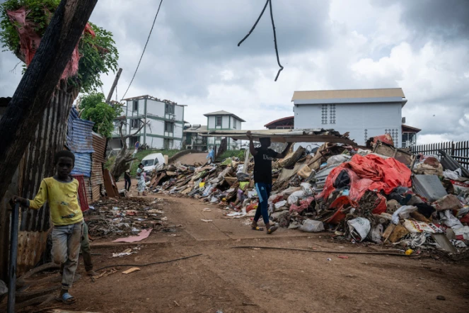 A Mamoudzou, des bâtiments ravagés après le passage en décembre à Mayotte du cyclone Chido, le 8 janvier 2025