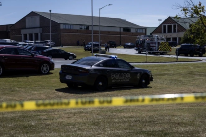 Une voiture de police devant le lycée Apalachee de Winder, en Géorgie (sud-est des Etats-Unis), le 4 septembre 2024 ( AFP / CHRISTIAN MONTERROSA )