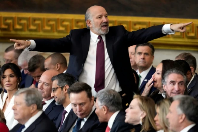 Howard Lutnick, pressenti au poste de secrétaire au Commerce américain, gesticule lors de l'investiture de Donald Trump en tant que 47e président des États-Unis, à Washington, le 20 janvier 2025