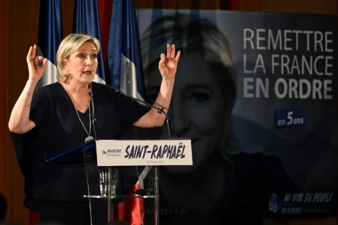 Marine Le Pen fait un discours à Saint Raphaël le 15 mars 2017