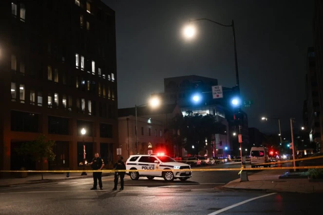 Le cordon de sécurité établi par le FBI dès ce mercredi soir, aux abords du musée juif de Washington. (©ALEX WROBLEWSKI / AFP)