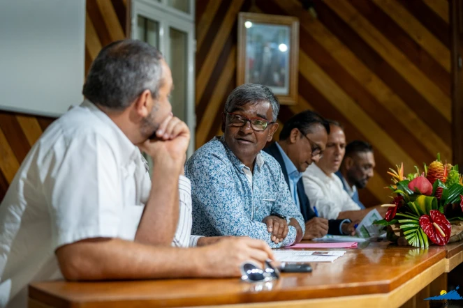Ce mercredi 24 avril 2024, le conseiller régional délégué aux Affaires agricoles, Jean Bernard Maratchia, était à Bras-Panon pour la conférence de presse de lancement de la Foire agricole. Cette 45e édition se tiendra du vendredi 3 mai au dimanche 12 mai, avec des tables rondes destinées aux professionnels sur divers sujets liés au monde agricole. Nous publions le post de la Région ci-dessous
