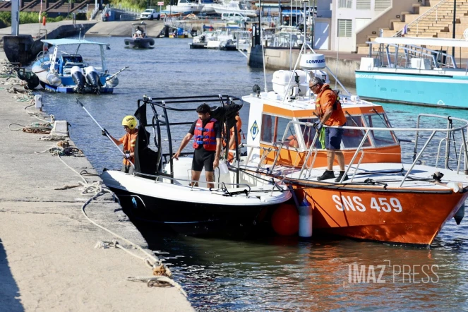 Saint-Gilles : un bateau en difficulté à l'entrée du port, quatre personnes secourues