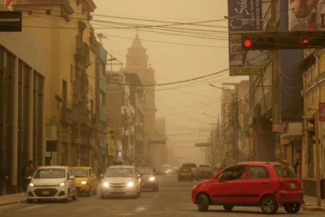 Tempête de sable et de poussière dans la ville d'Ica, dans le sud du Pérou, le 31 juillet 2025 ( AFP / Fredy Q Martinez )