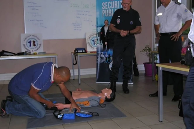 Police premiers secours 