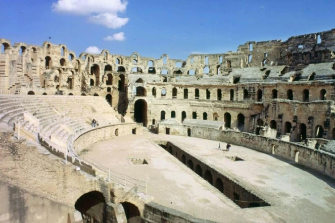 Vue intérieure, prise le 9 avril 2001, de l'amphithéâtre romain d'El Jem, situé à 200 km au sud de Tunis et qui est l'un des plus imposants au monde après ceux de Rome et Capoue