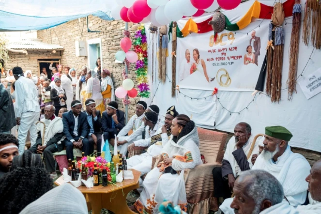 Le mariage de Solomon Aregawi et Yordanos H/Mariam dans la ville d'Alitena, le 12 juillet 2018.
  A breakneck peace process between the former foes over the past six weeks hinges on Ethiopia's vow to finally abide by a 2002 United Nations ruling on the frontier, which states that Engal is in fact Eritrean.