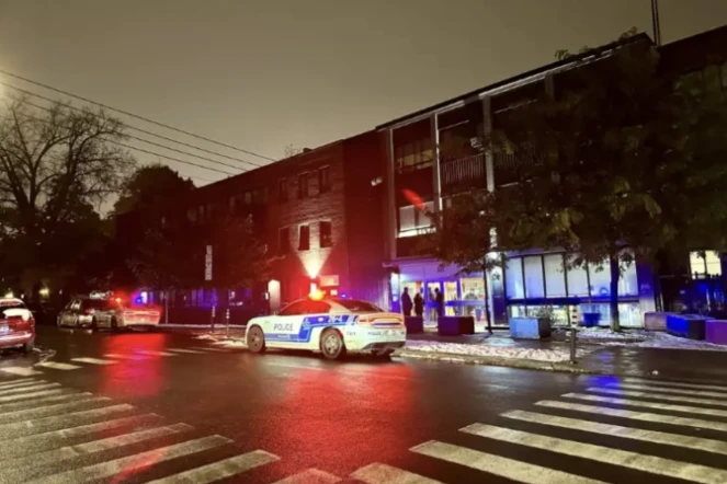 La police près d'une des deux écoles visées jeudi par des tirs à Montréal, au Canada, le 9 novembre 2023 ( AFP / Mathiew LEISER )
