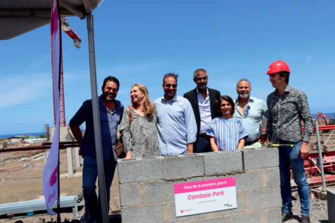 Saint-Paul : pose de la première pierre du centre d'affaires Cambaie Park