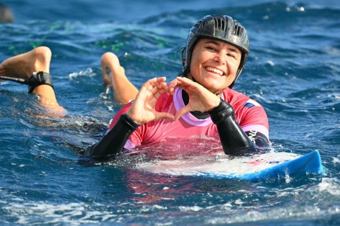 Surf : la Réunionnaise Johanne Defay surclasse Carissa Moore et se qualifie en demi-finales