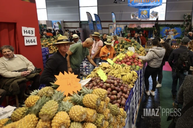 Heurts et sifflets au Salon de l'agriculture, les manifestants cherchent Macron [?]