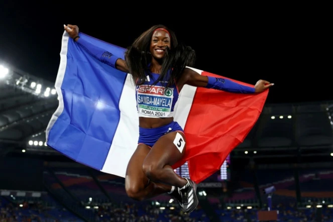 La Française Cyréna Samba-Mayela après sa médaille d'argent sur le 100m haies, aux JO-2024 au Stade de France, le 10 août 2024