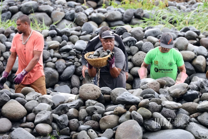 prépartion des canaux pour la pêche du bichique 