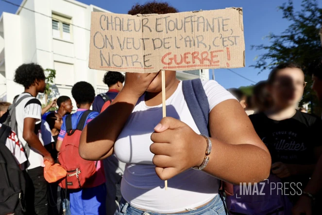 Manifestation au collège Juliette Dodu