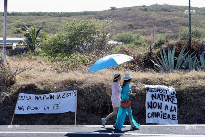 Manifestation contre la crrière de Bois Blanc - Touch Pa Nout Roche