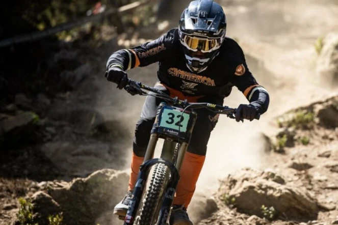 Saint-Paul : Léo Abella, champion du monde de VTT-DH