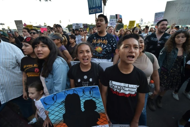 Des manifestants contre la séparation des enfants de leurs parents sans-papiers le 14 juin 2018 à Los Angeles