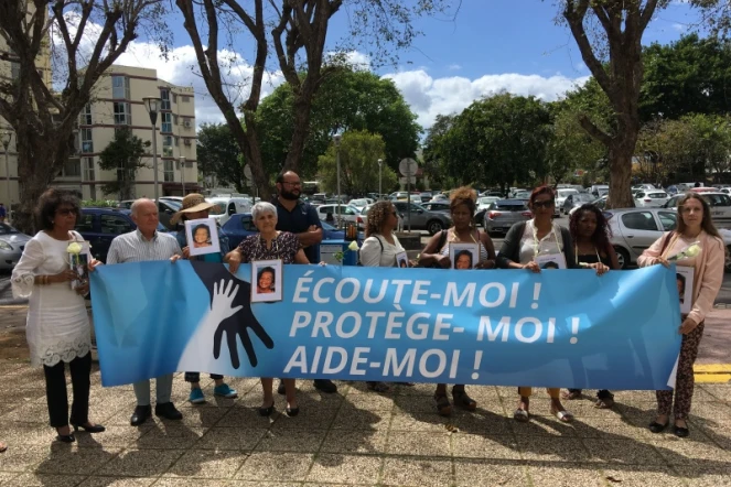 Rassemblement pour Eliana devant Palais de Justice Champ-Fleuri 