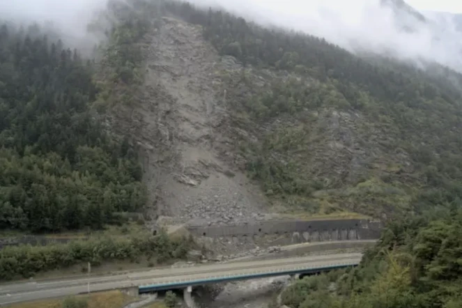 Conséquences de l'éboulement de rochers survenu à Saint-André, en vallée de Maurienne, en Savoie, le 28 août 2023 ( AFP / Antoine BOUTHIER )