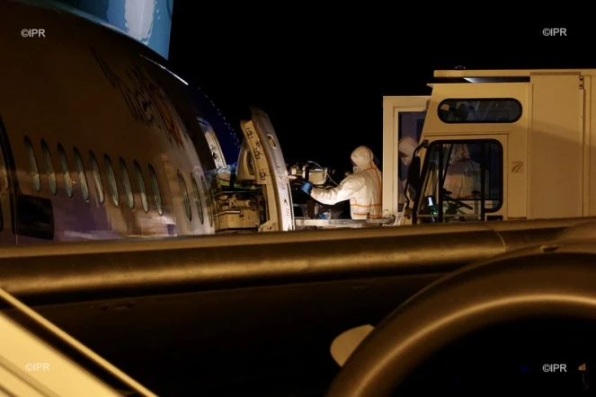 avion boeing 787 air austral présentation évacuations sanitaires aéroport roland garros